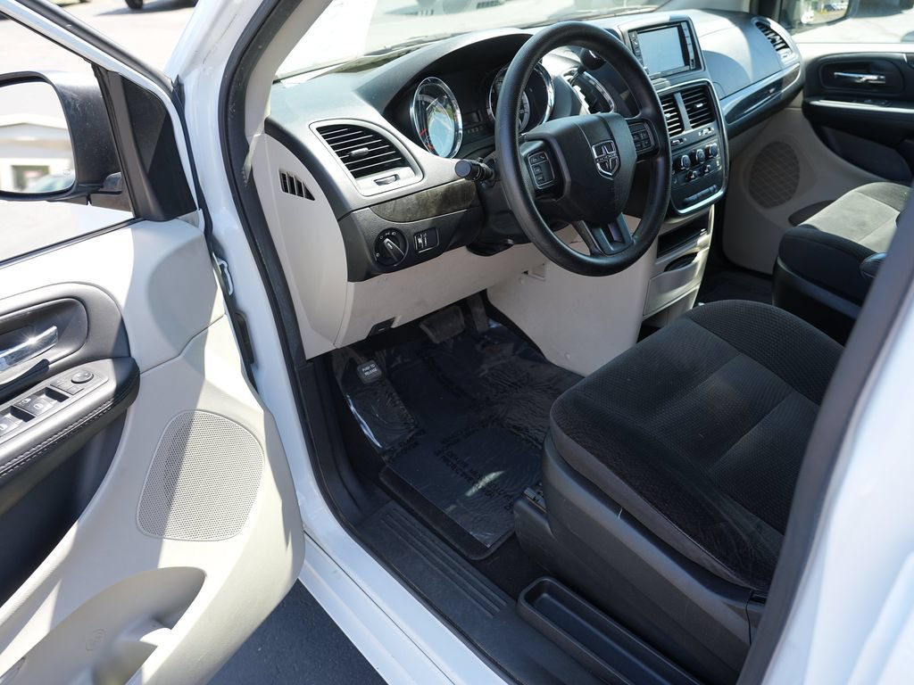 Used 2018 Dodge Grand Caravan SE w/ UConnect Hands-Free Group FWD image 13
