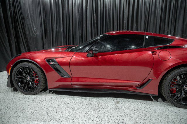 Used 2015 Chevrolet Corvette Z06 w/ 3LZ Preferred Equipment Group RWD image 5