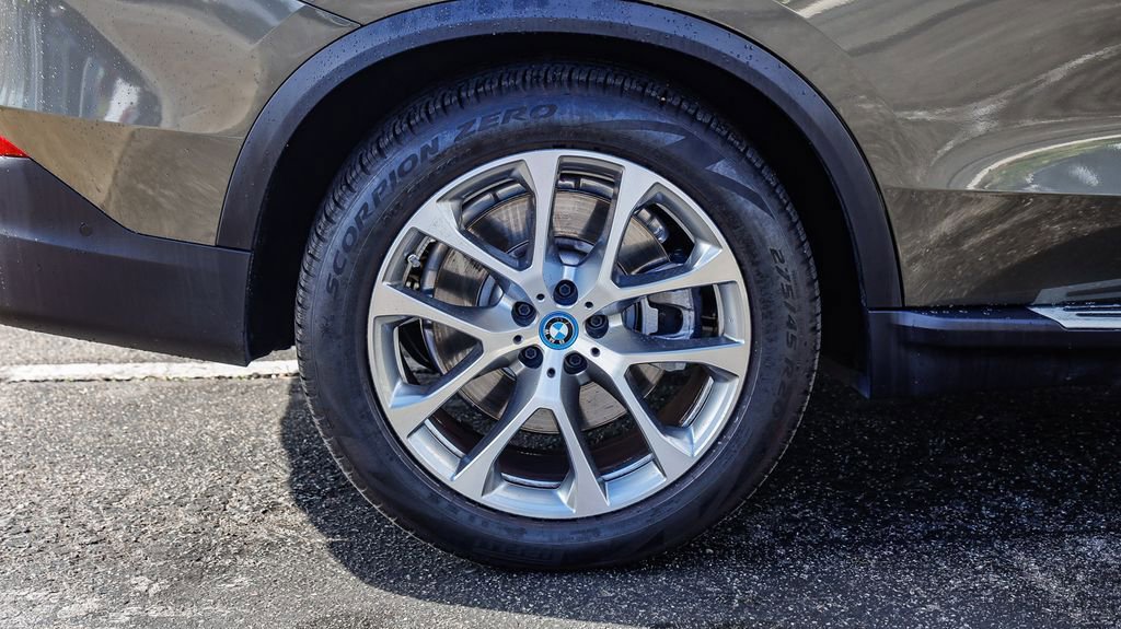 Used 2024 BMW X5 xDrive50e w/ Premium Package image 12