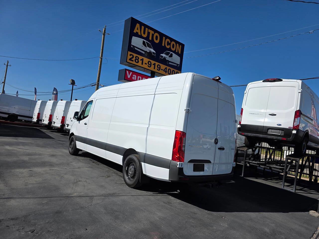 Used 2025 Mercedes-Benz Sprinter 2500 image 26