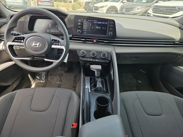 Used 2025 Hyundai Elantra SE FWD image 21