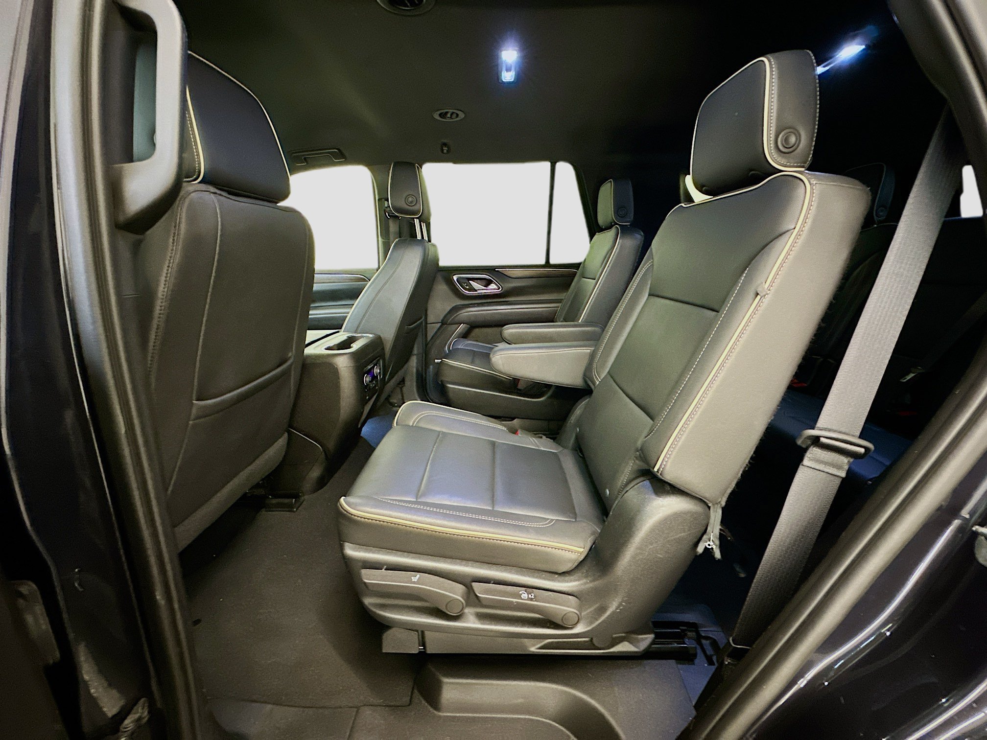 Used 2023 Chevrolet Tahoe Premier AWD/4WD image 29