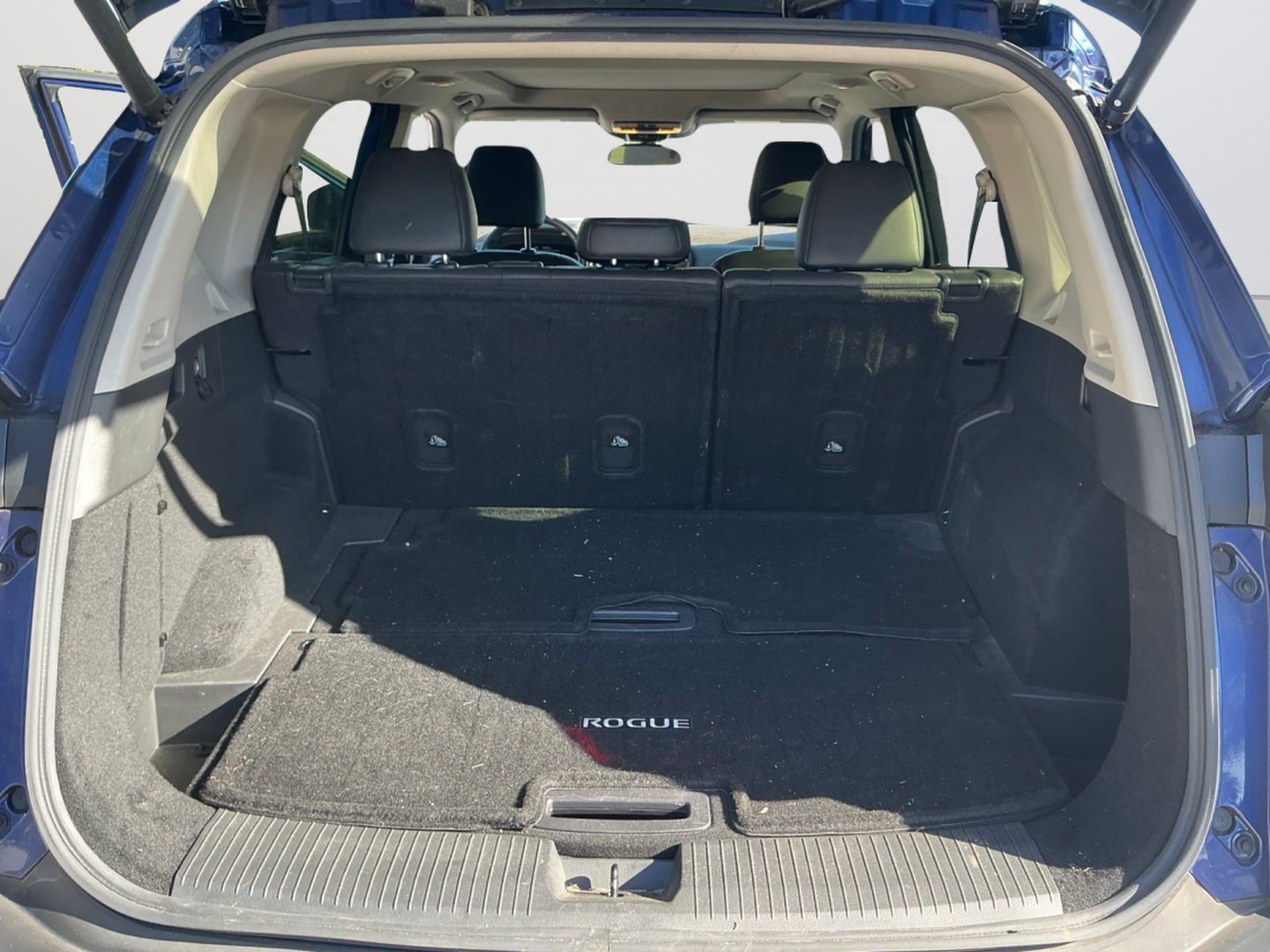 Used 2023 Nissan Rogue Platinum w/ Platinum Premium Package FWD image 12