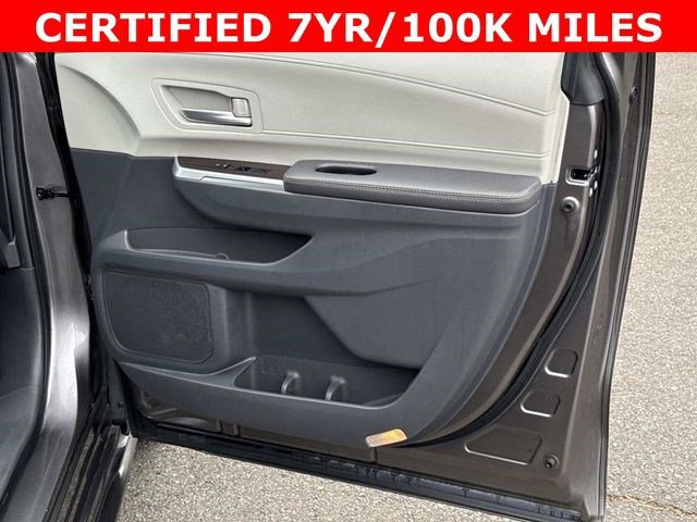 Used 2024 Toyota Sienna XLE image 8