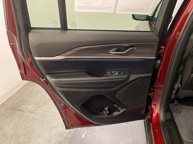 Used 2024 Jeep Grand Cherokee Limited w/ Black Appearance Package AWD/4WD image 24