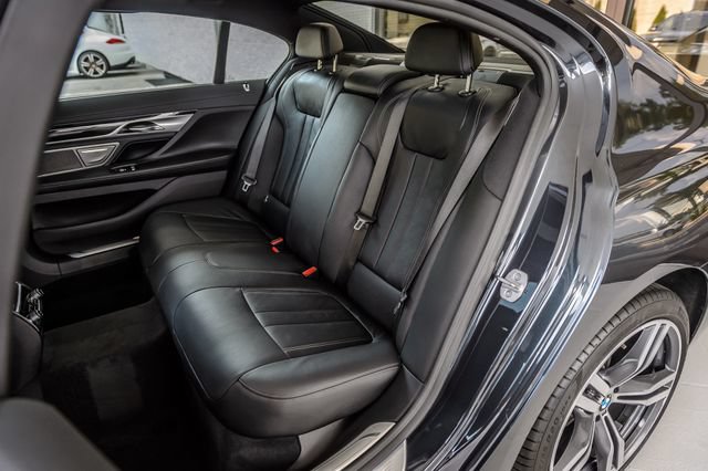 Used 2019 BMW 740i w/ M Sport Package RWD image 43