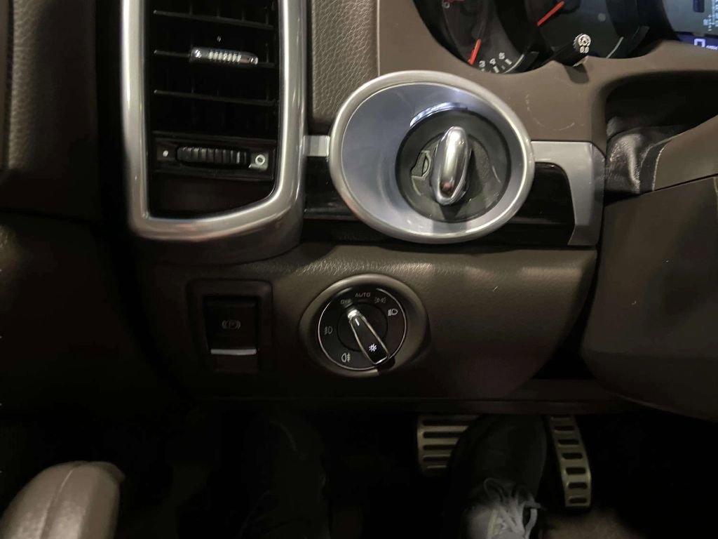 Used 2017 Porsche Cayenne S AWD/4WD image 45