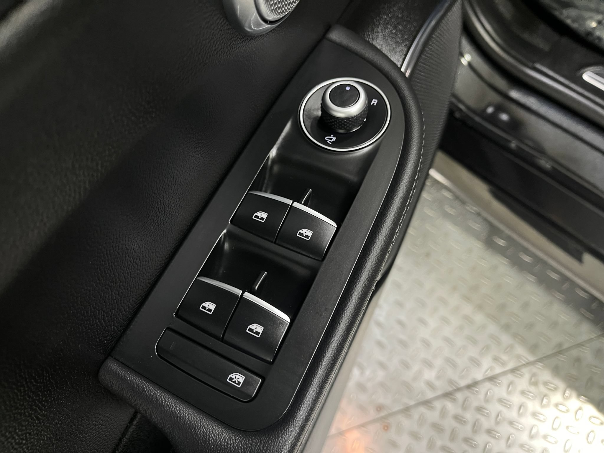 Used 2022 Alfa Romeo Giulia Ti AWD/4WD image 16