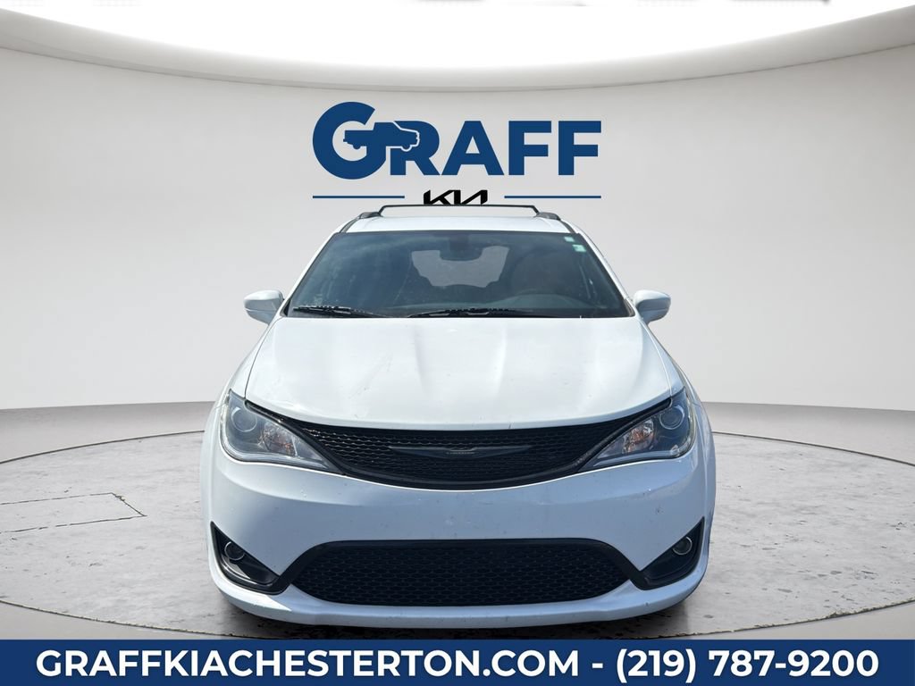 Used 2020 Chrysler Pacifica Touring-L w/ Premium Audio Group FWD image 12