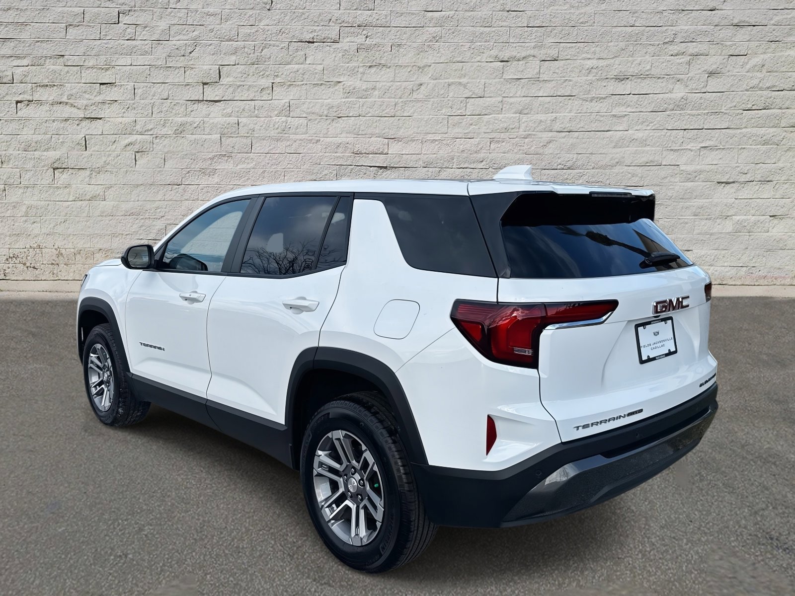 Used 2025 GMC Terrain Elevation image 3