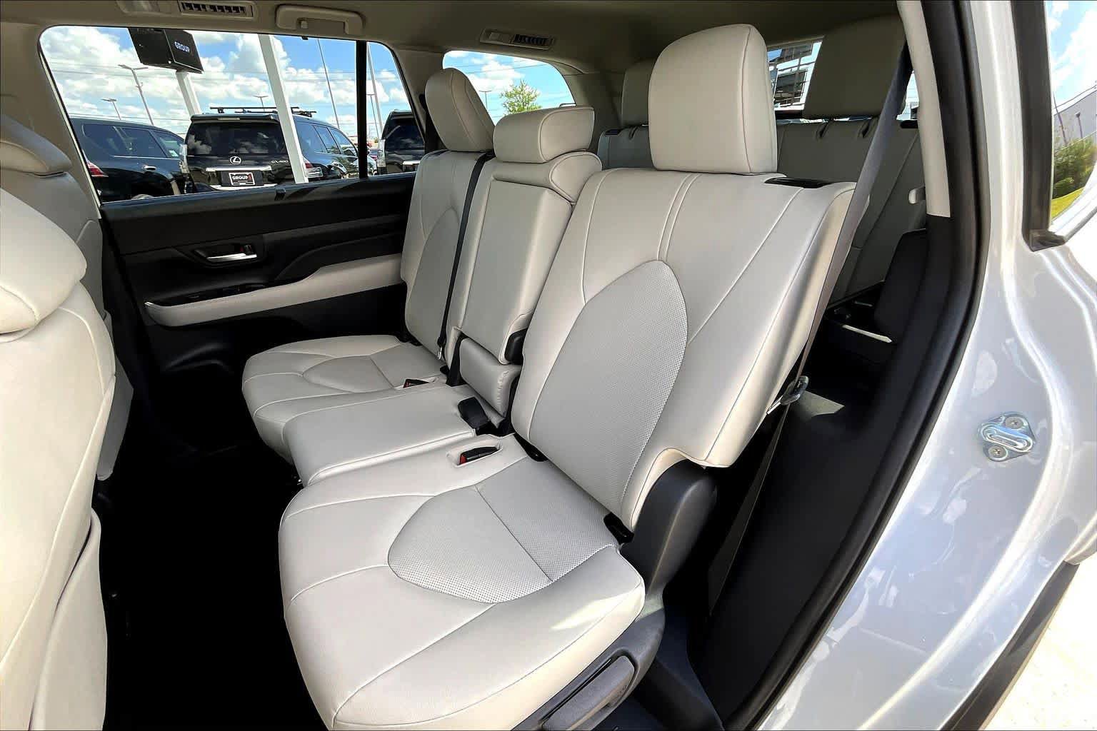 Used 2024 Toyota Grand Highlander XLE image 21