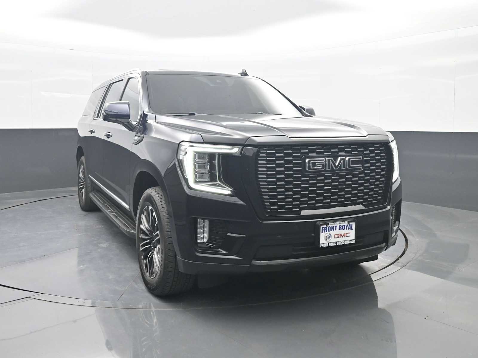 Used 2024 GMC Yukon XL SLT w/ SLT Luxury Package AWD/4WD image 2