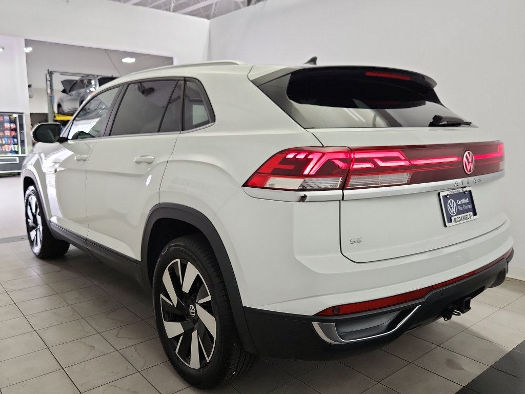 Certified 2025 Volkswagen Atlas Cross Sport SE FWD image 5