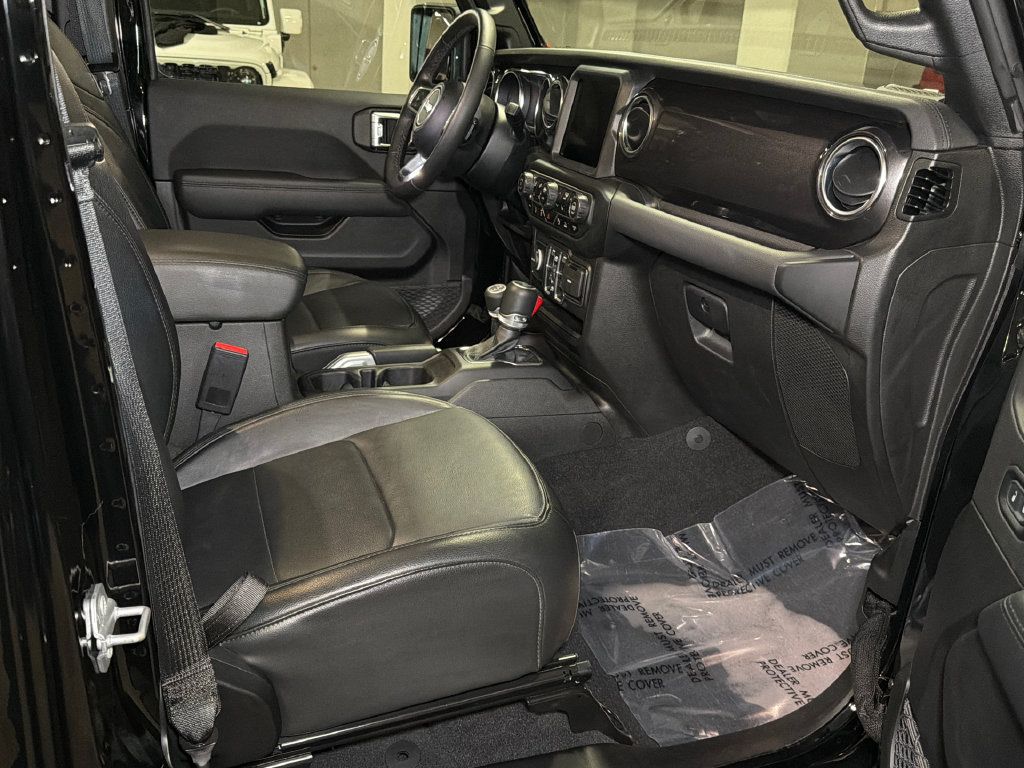 Used 2022 Jeep Wrangler Unlimited Sahara AWD/4WD image 11