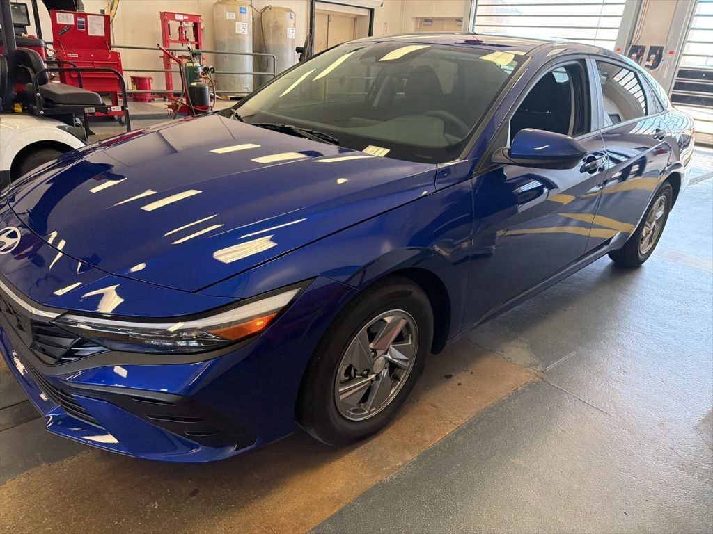 Used 2025 Hyundai Elantra SE image 4