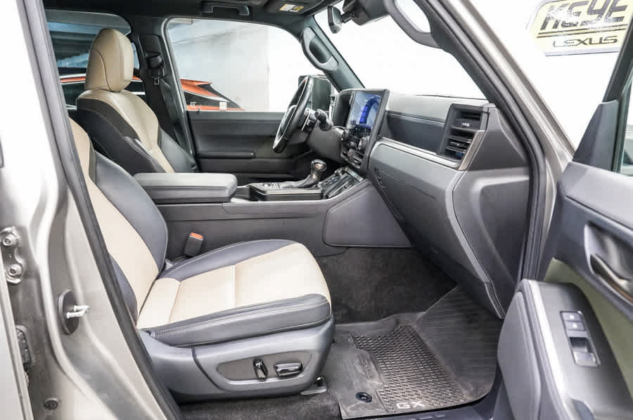Used 2024 Lexus GX 550 AWD/4WD image 17