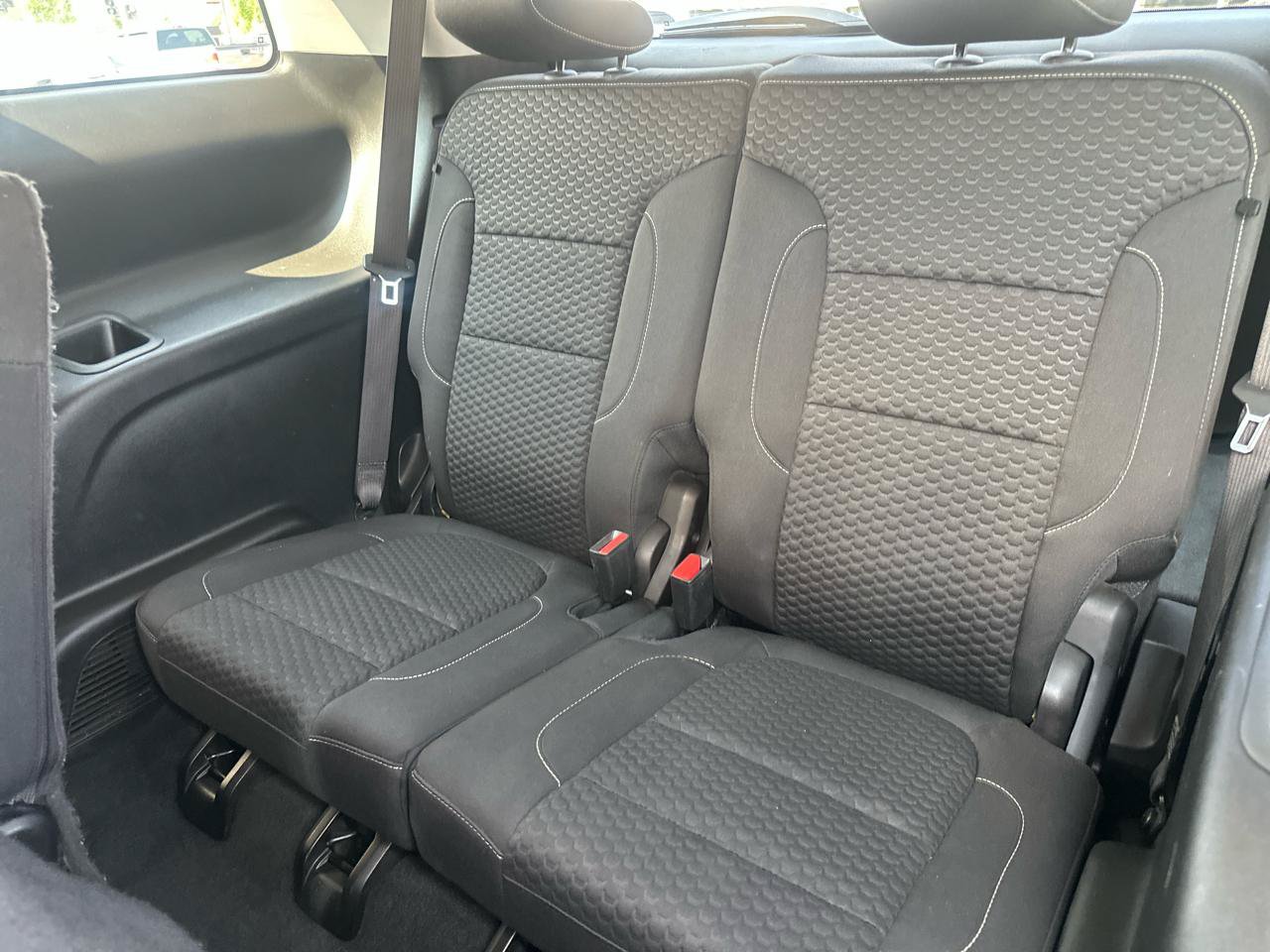 Used 2017 GMC Acadia SLE FWD image 18