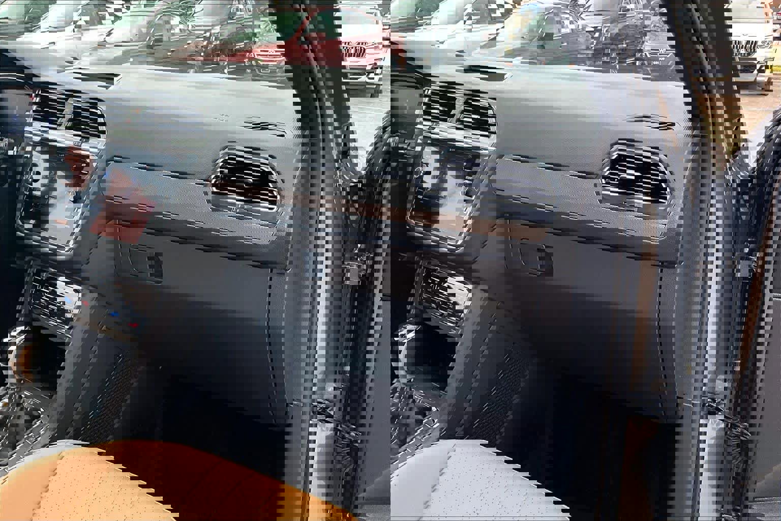 Used 2022 Volkswagen Tiguan SE image 17