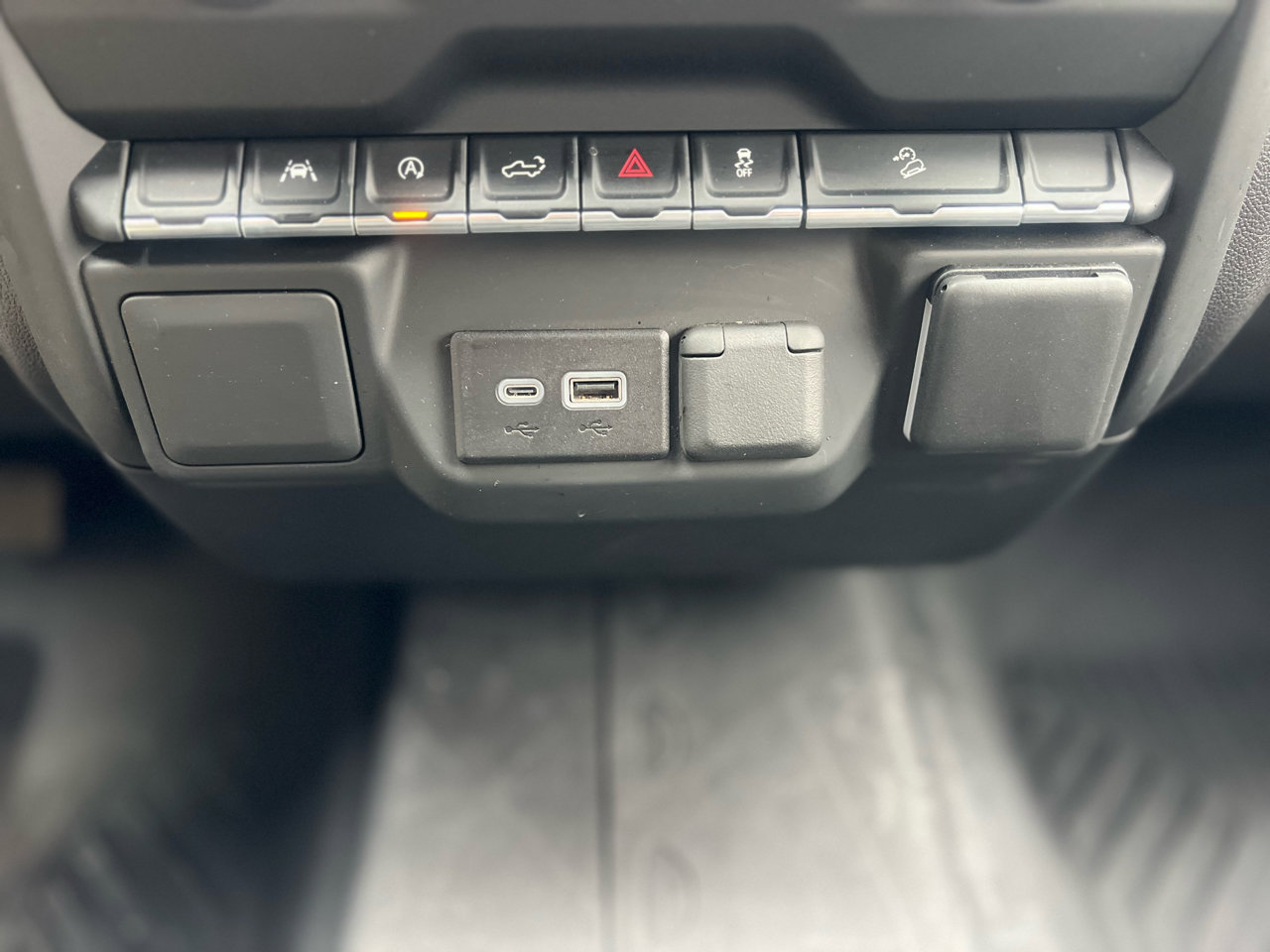 Used 2024 Chevrolet Silverado 1500 Custom Trail Boss w/ LPO, Dark Essentials Package image 32