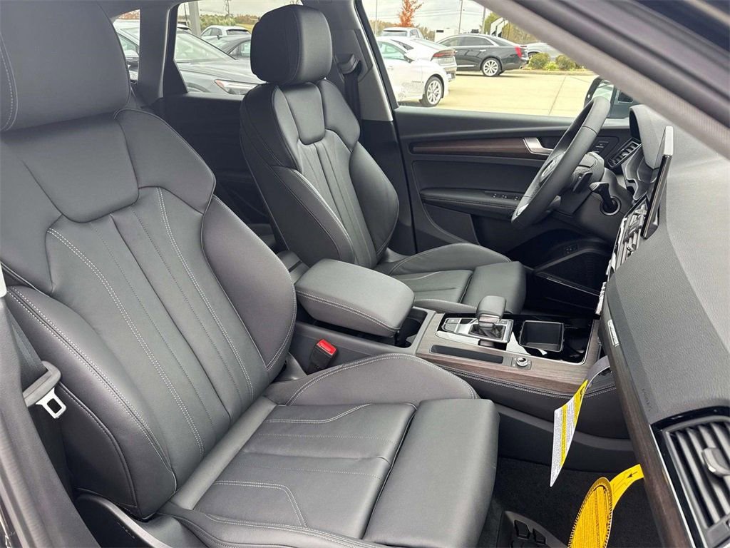 New 2025 Audi Q5 e Premium Plus image 18