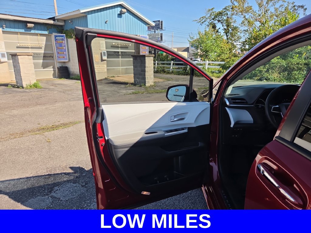 Used 2025 Toyota Sienna XLE w/ XLE Plus Package AWD/4WD image 19