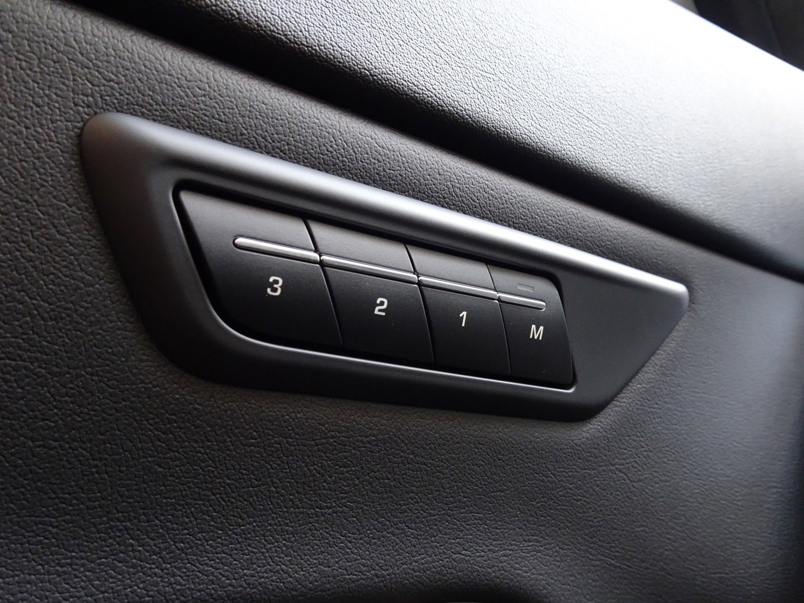 New 2024 Jaguar E-PACE R-Dynamic SE image 28