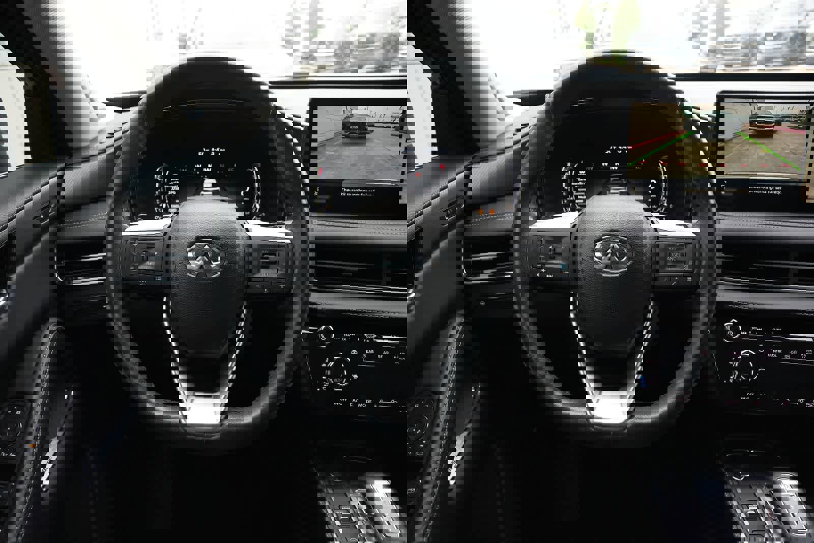 Used 2023 INFINITI QX60 Luxe w/ Performance Audio Package image 9