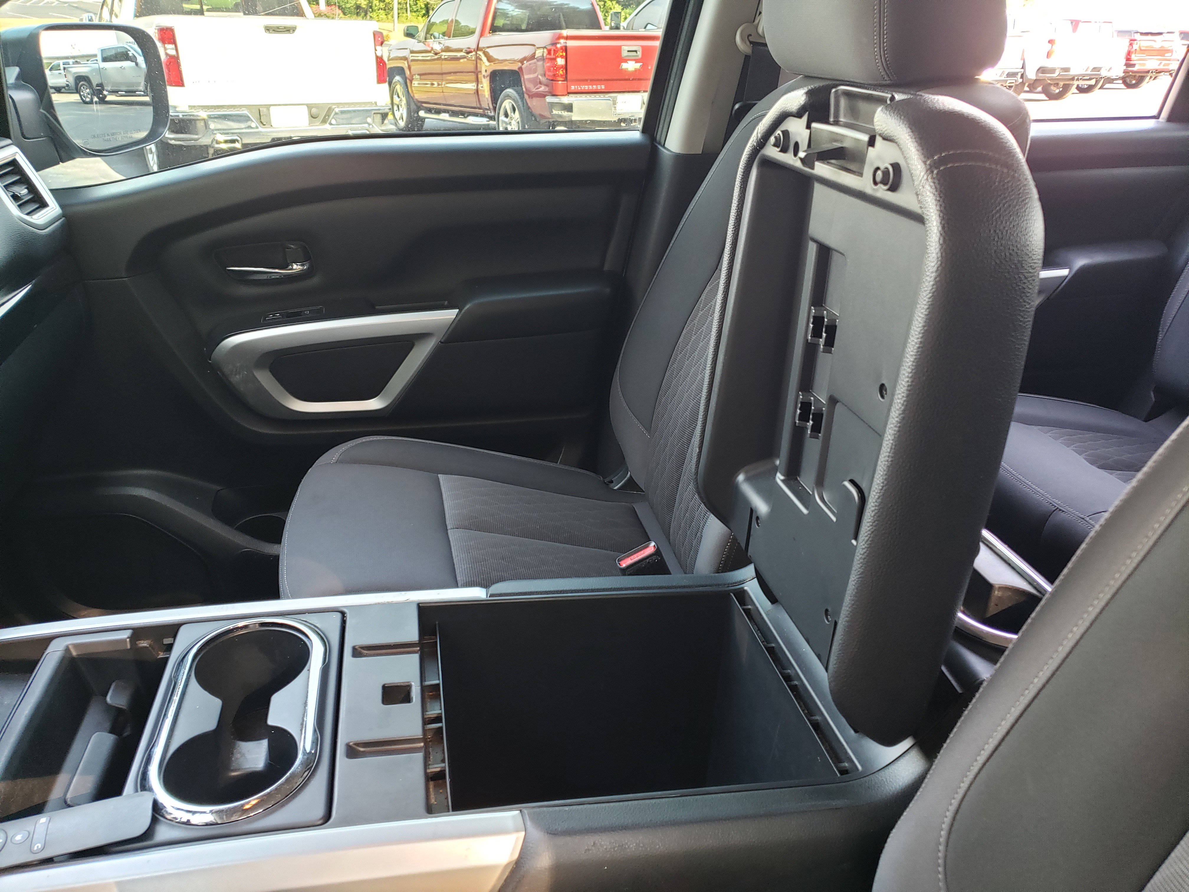 Used 2021 Nissan Titan SV w/ SV Convenience Package image 24