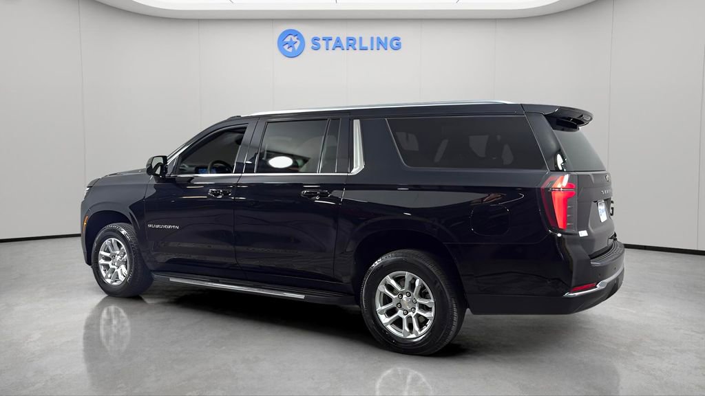 Used 2025 Chevrolet Suburban LS image 4