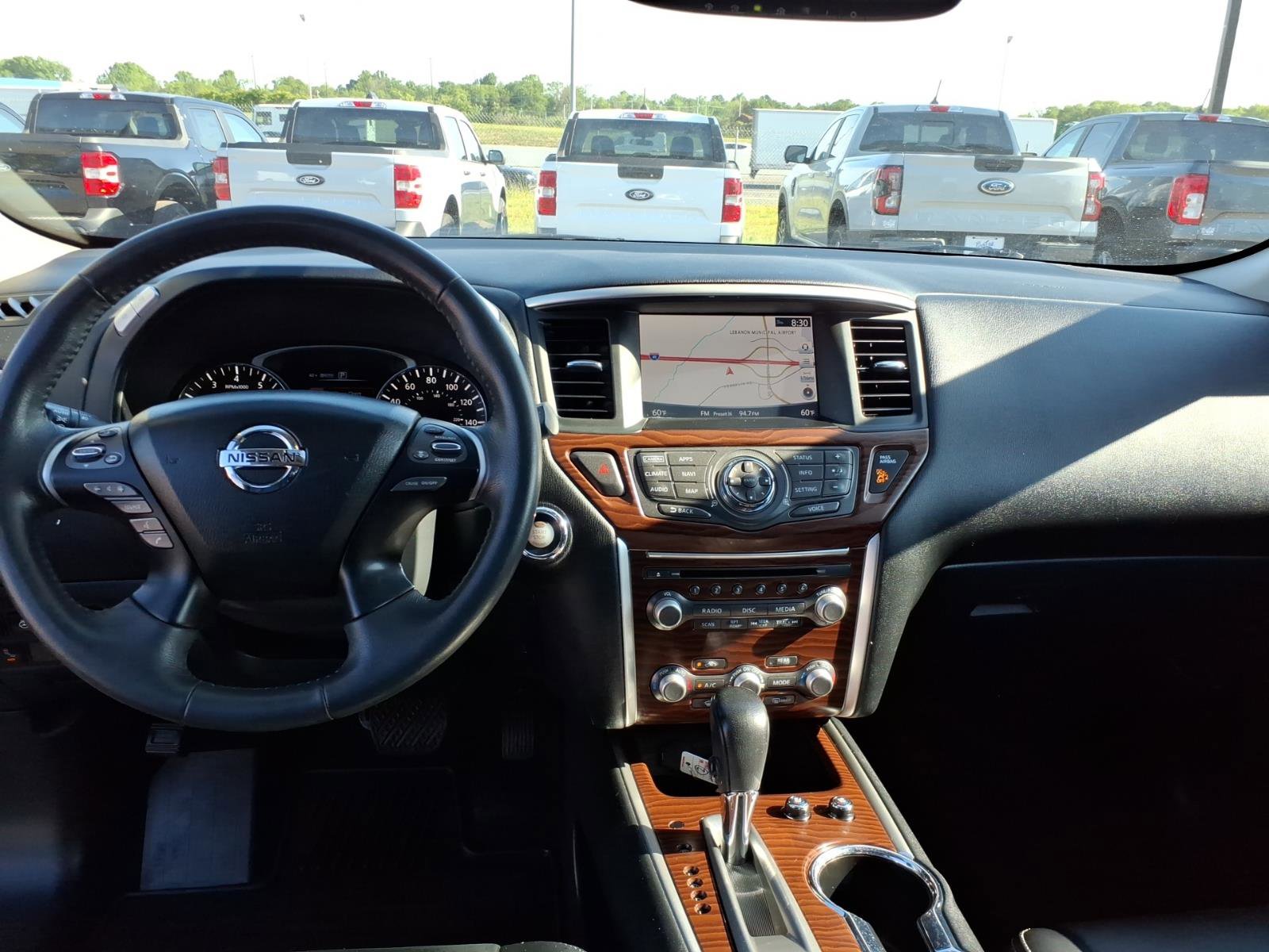 Used 2017 Nissan Pathfinder Platinum w/ Family Entertainment Package AWD/4WD image 16