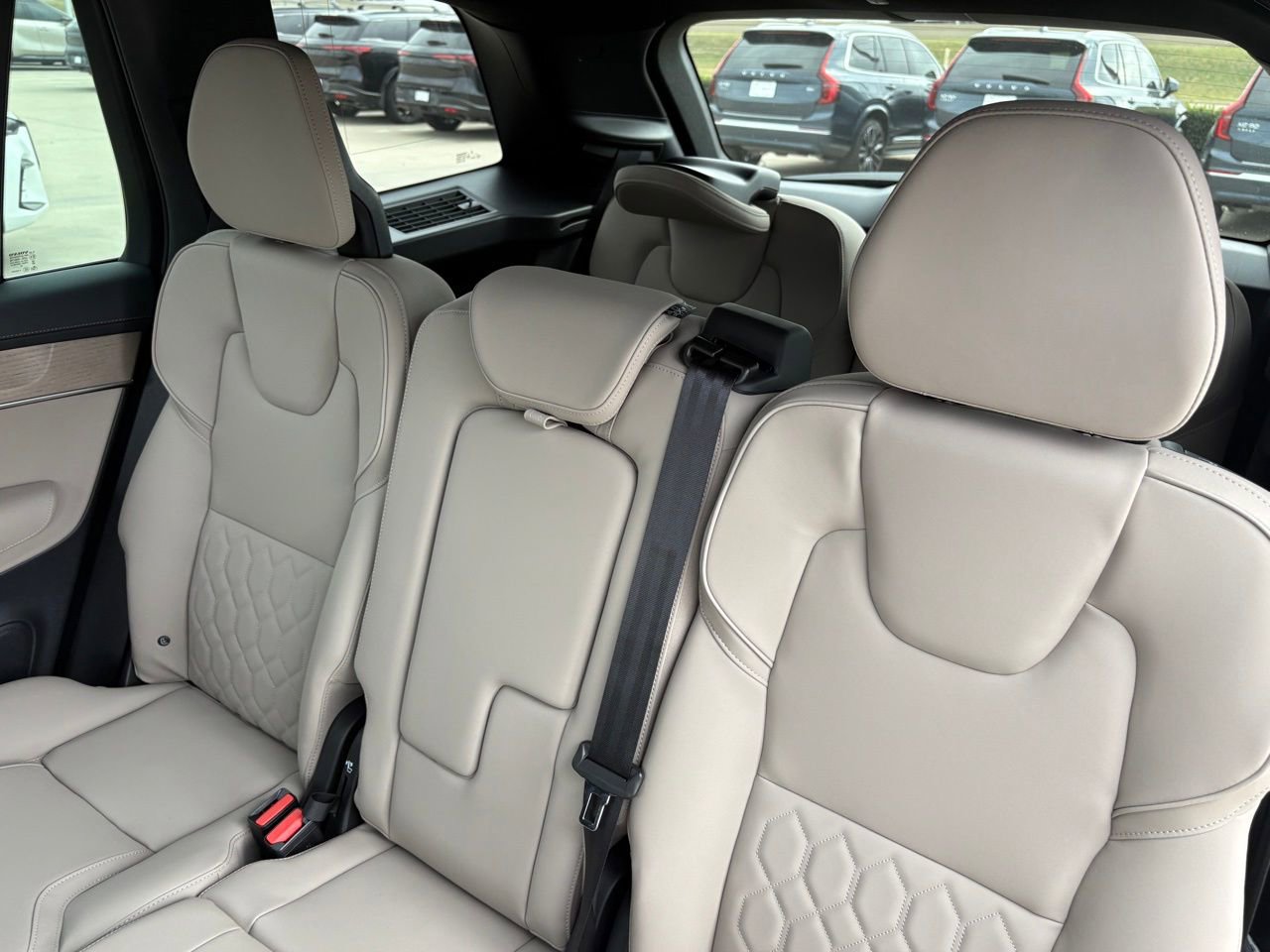 New 2026 Volvo XC90 T8 Plus w/ Protection Package Premier AWD/4WD image 24