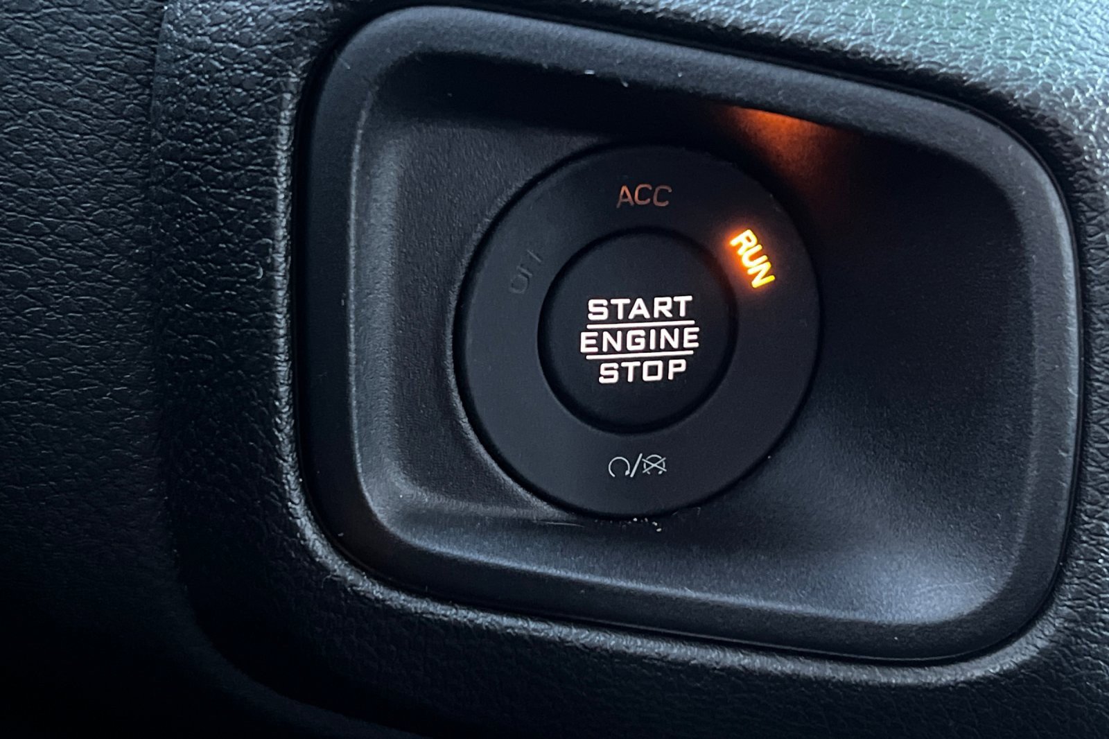 Used 2025 Jeep Wrangler Sport image 18
