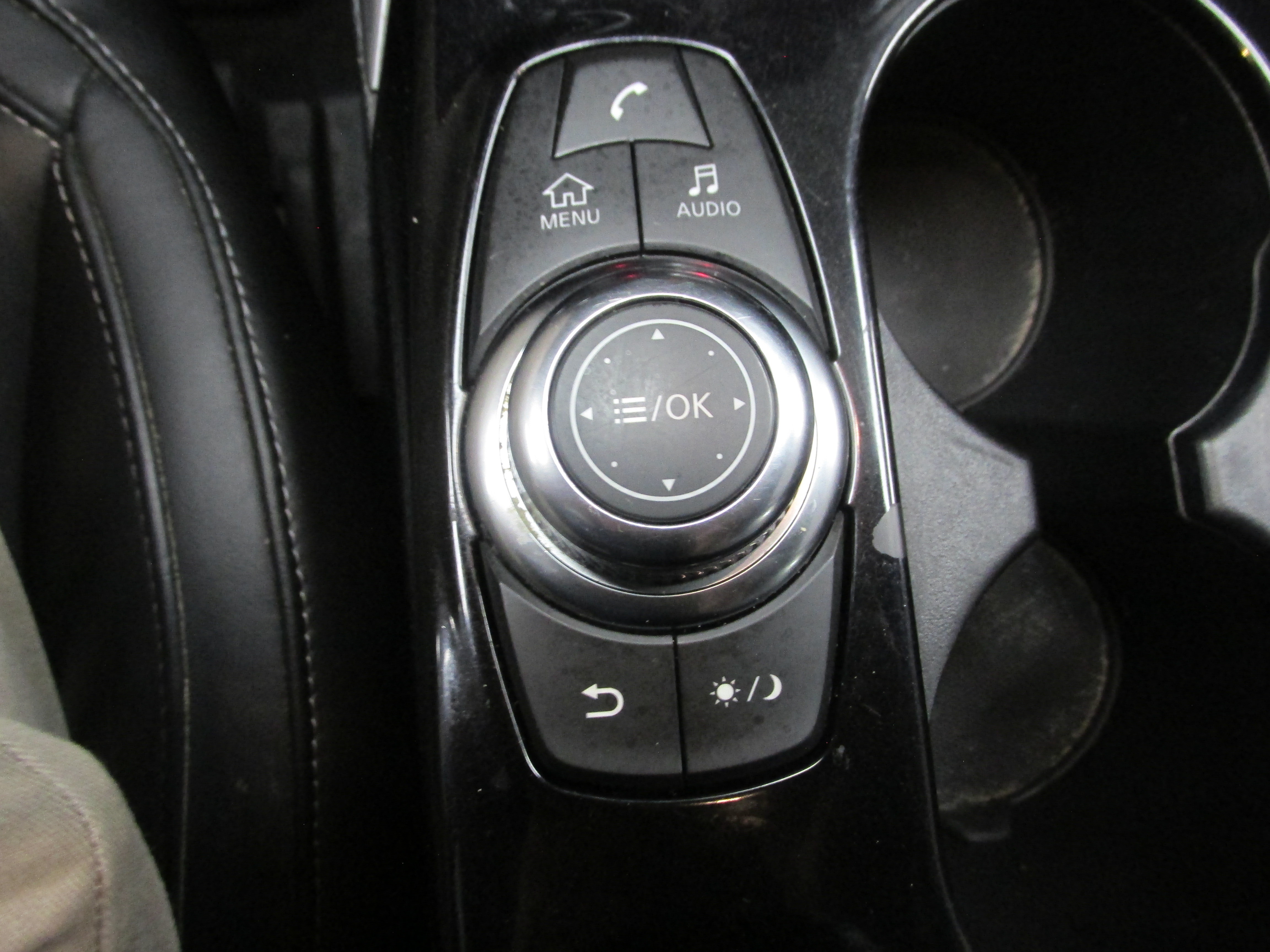 Used 2017 INFINITI QX30 AWD image 34