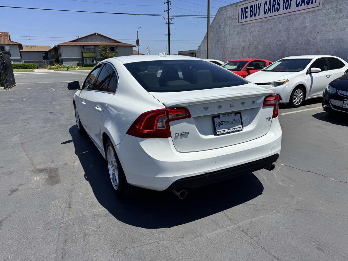Used 2012 Volvo S60 T5 w/ Climate Pkg FWD image 2