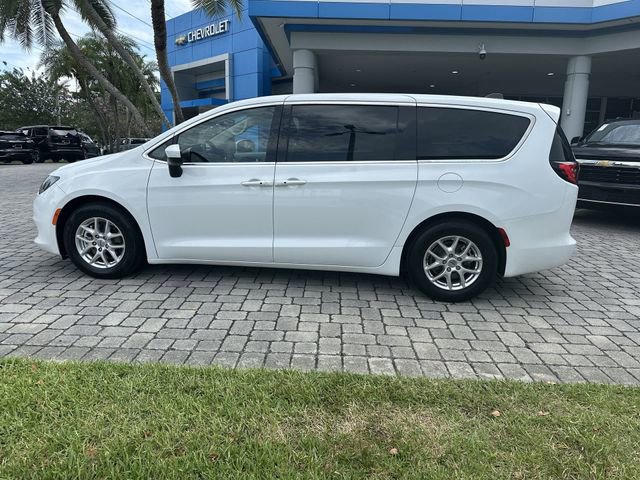 Used 2023 Chrysler Voyager LX FWD image 32