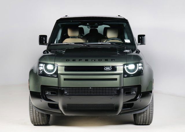 New 2026 Land Rover Defender 130 X-Dynamic SE image 8