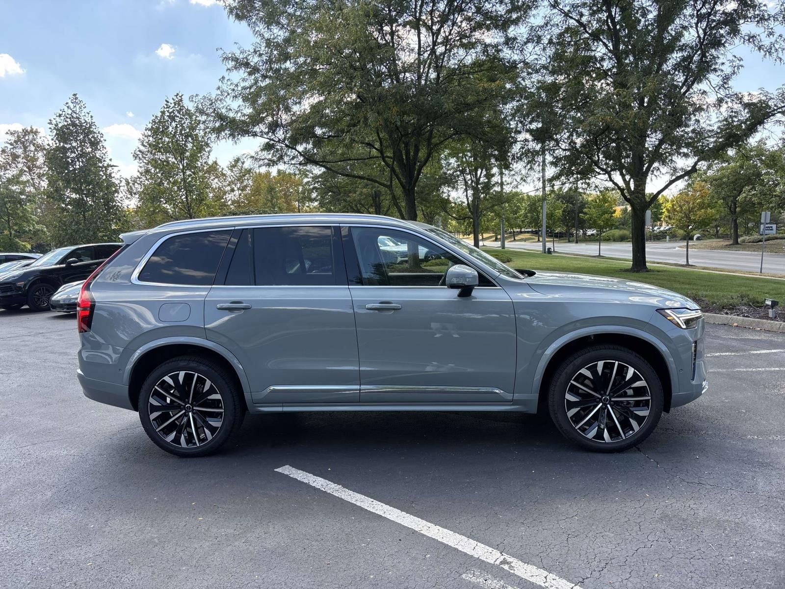 New 2026 Volvo XC90 B6 Plus w/ Protection Package Premier image 8