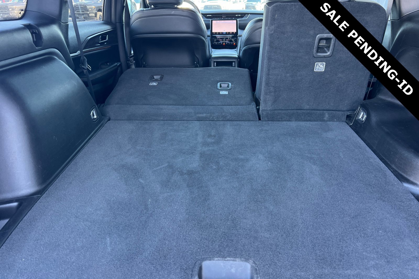 Used 2024 Jeep Grand Cherokee Limited image 16