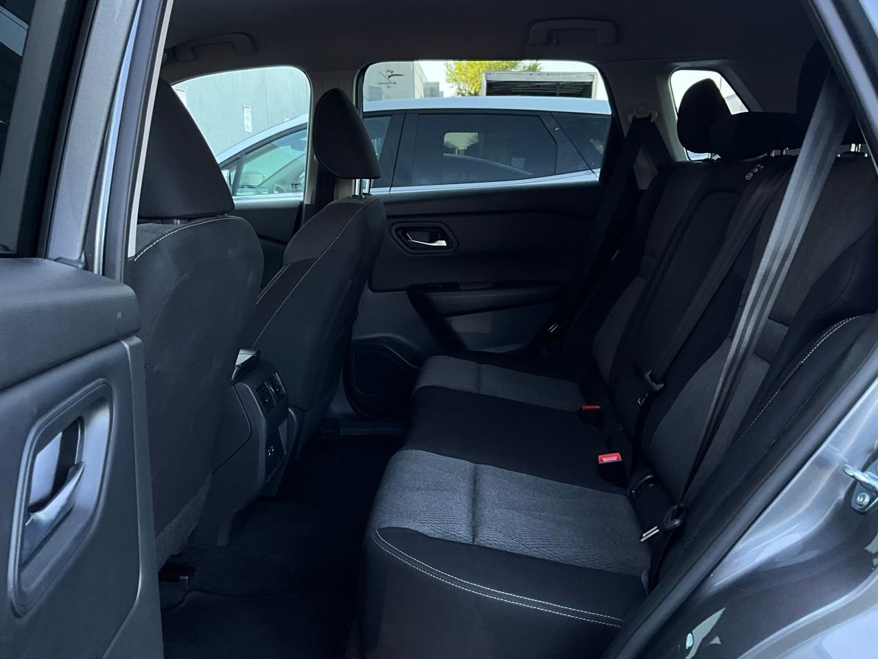 Used 2025 Nissan Rogue SV image 12