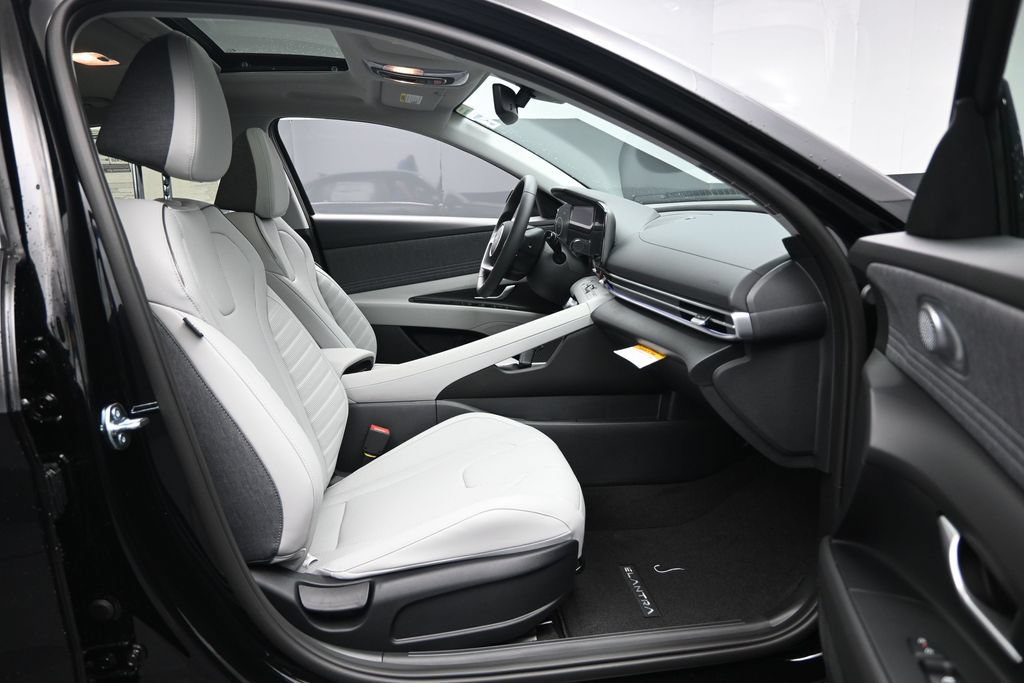 New 2026 Hyundai Elantra Limited FWD image 26