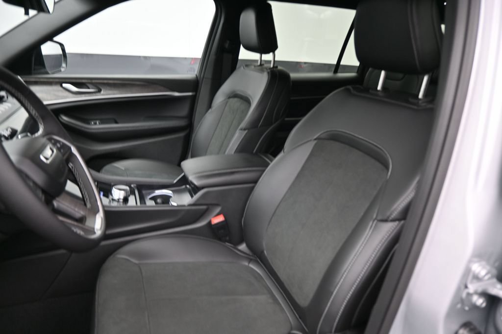 New 2026 Jeep Grand Cherokee L 2WD image 19