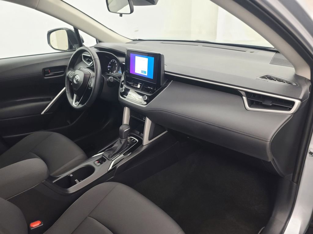 Used 2025 Toyota Corolla Cross LE image 15