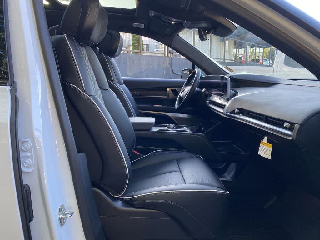Certified 2026 Cadillac Vistiq Premium Luxury w/ LPO, Floor Liner Package AWD/4WD image 17