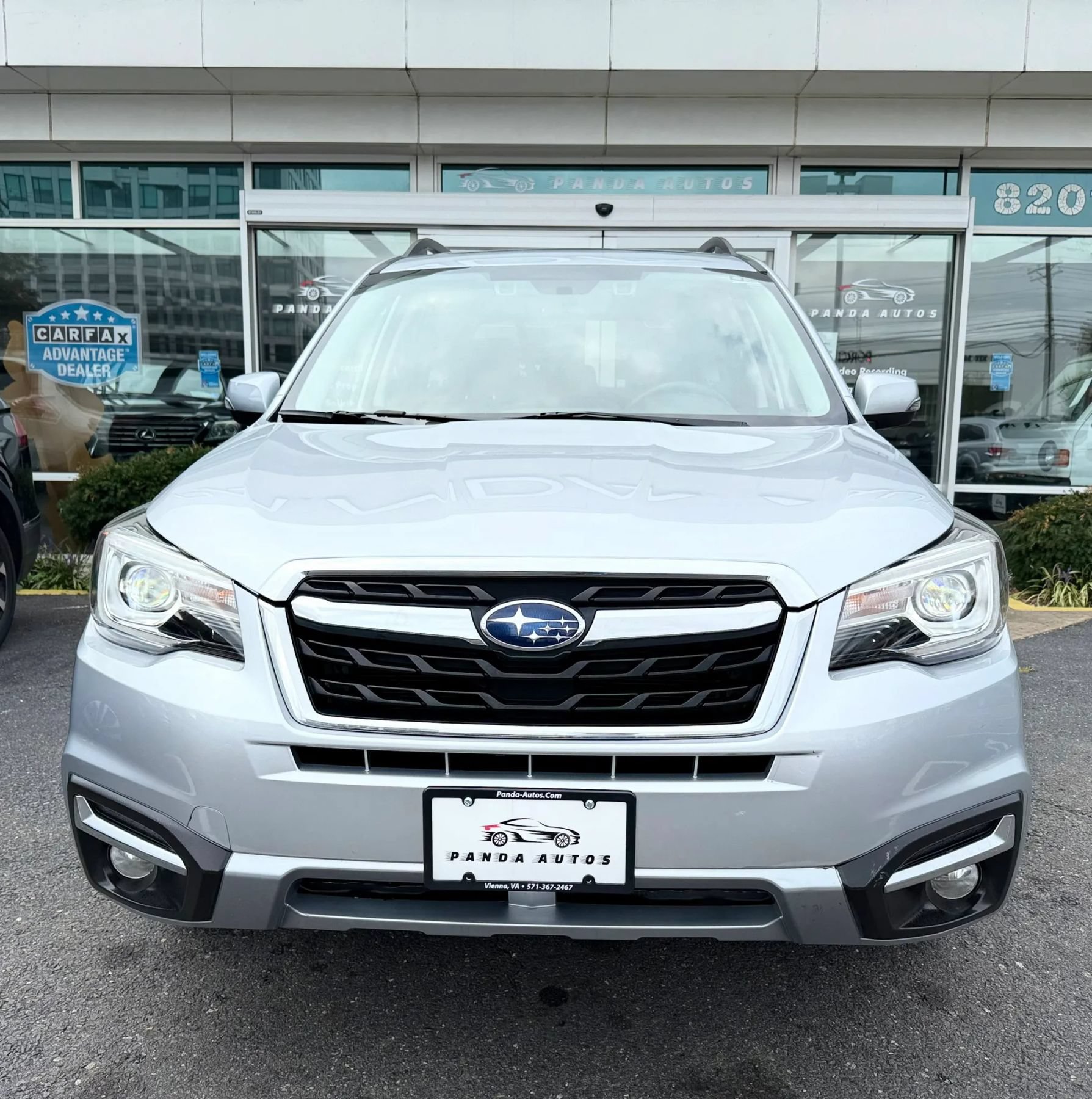 Used 2017 Subaru Forester 2.5i Touring AWD/4WD image 2