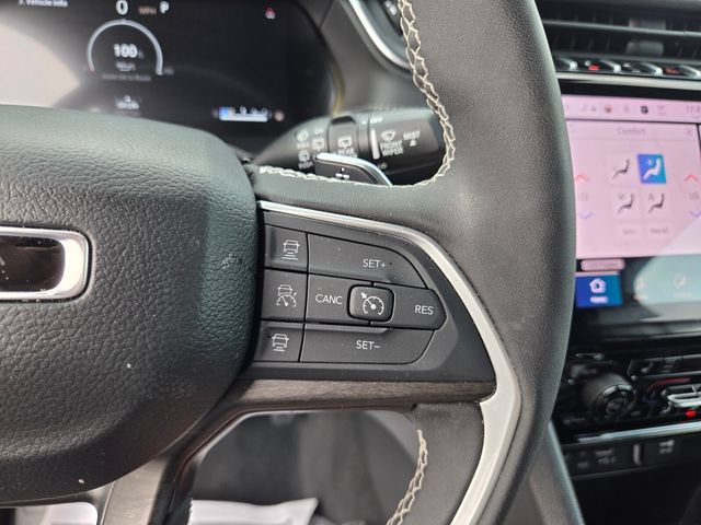 Certified 2025 Jeep Grand Cherokee Limited w/ Black Appearance Package RWD image 28
