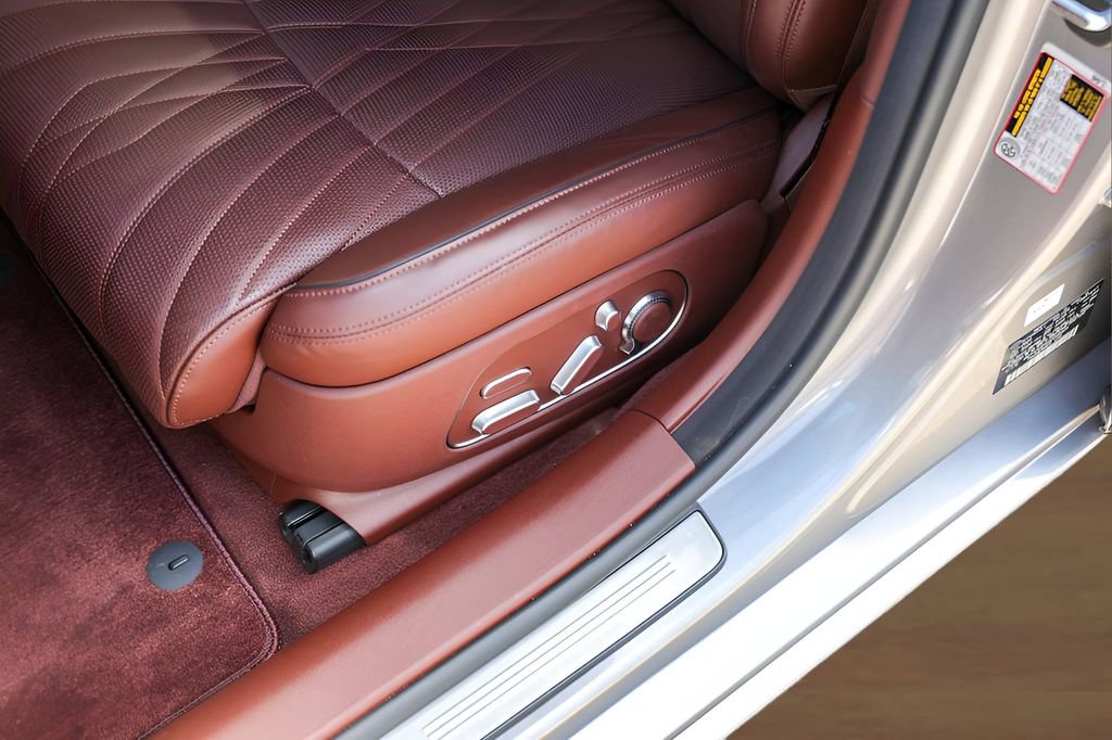 Used 2025 Genesis G90 3.5T image 8