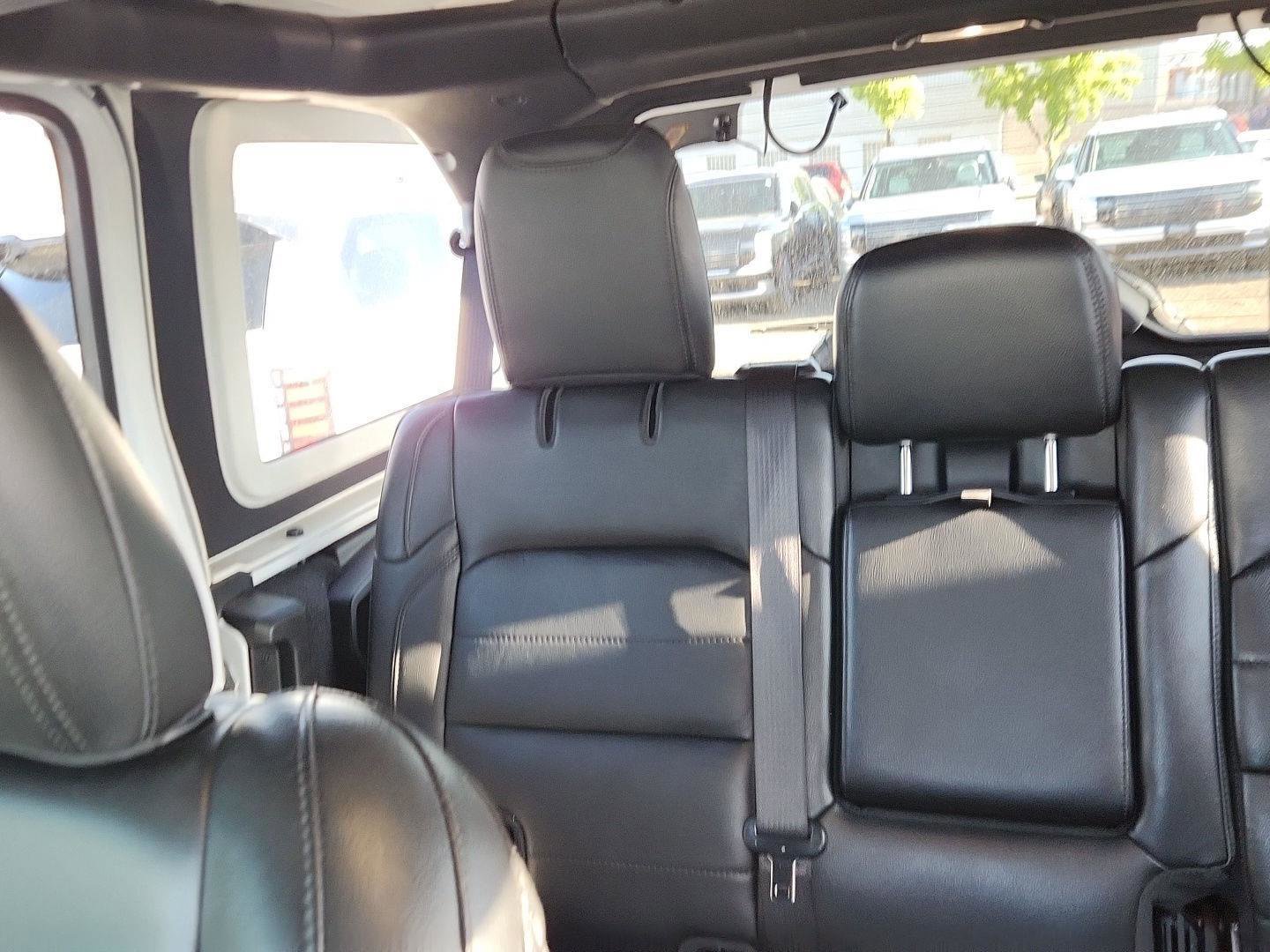 Used 2021 Jeep Wrangler Unlimited Sahara AWD/4WD image 17