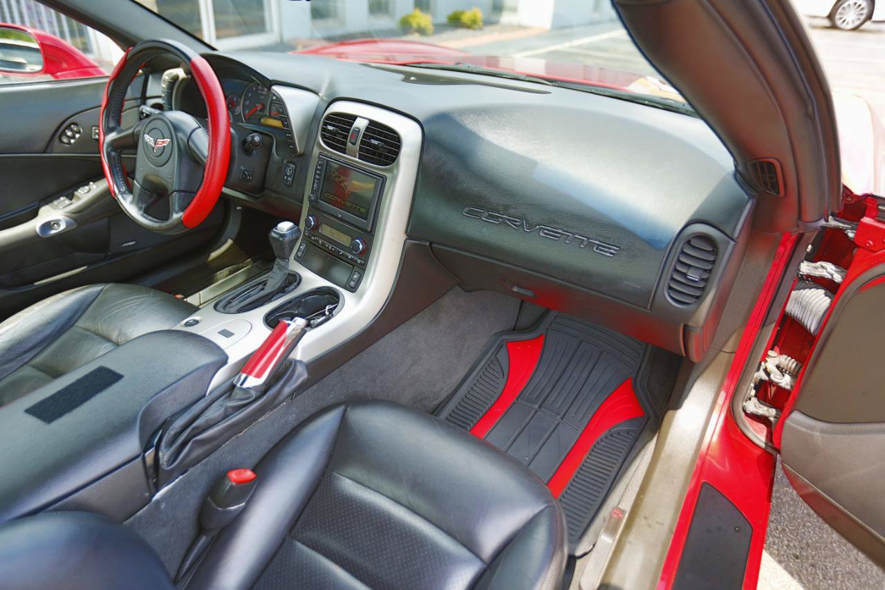 Used 2005 Chevrolet Corvette Coupe w/ Preferred Equipment Group RWD image 12