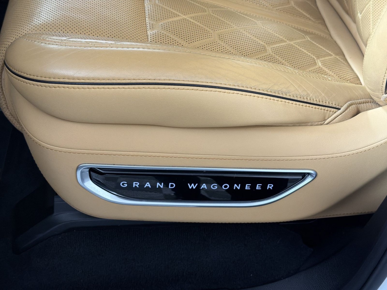 Used 2023 Jeep Grand Wagoneer Series III AWD/4WD image 14