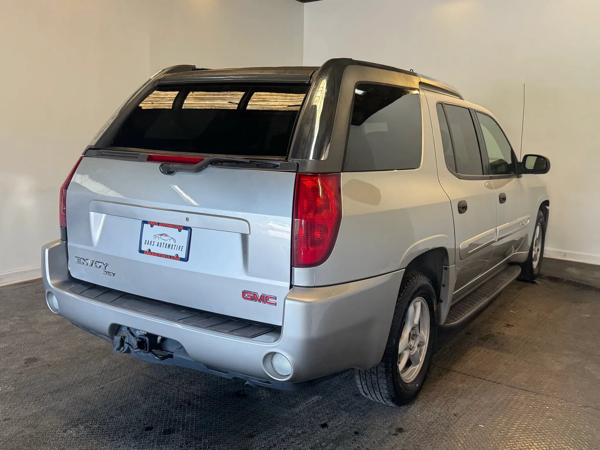 Used 2004 GMC Envoy XUV SLE w/ 1SB Preferred Equipment Group AWD/4WD image 4